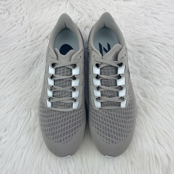 Mens Nike Air Zoom Pegasus 37 Running Sneakers - Picture 2 of 7